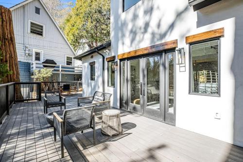 a patio with chairs and tables on a house at Paradise in the Palisades in Lake Arrowhead
