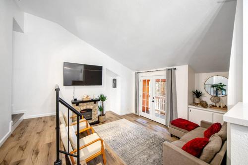 a living room with a couch and a television at Red Cottage Charmer in Lake Arrowhead