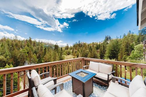 a deck with chairs and a table on a balcony at Deer Mountain in Lake Arrowhead