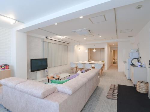 INOVE VILLA OSAKA -120m2 , 7 Double Beds , 2 BR , 2 Bath , Easy Access to Umeda , Kyoto ーPerfect for Families & Groupsー