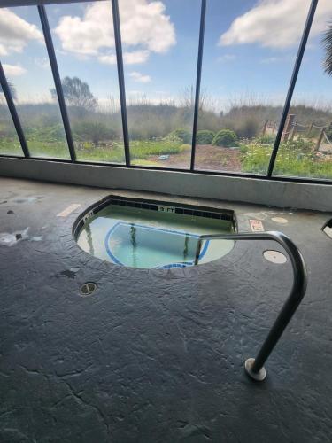 Beachfront Bliss 3BR Oceanfront Condo with Pool and Hot Tub photo 11