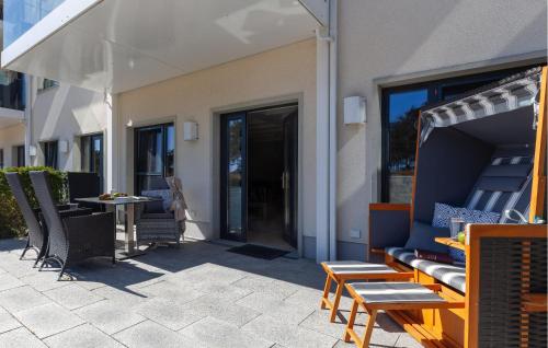 a patio with benches and a table in front of a building at Moon in Binz