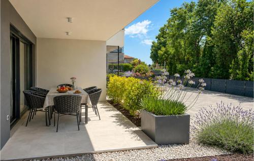 Cozy Apartment In Rovinj With Wifi