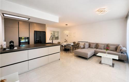 Cozy Apartment In Rovinj With Wifi