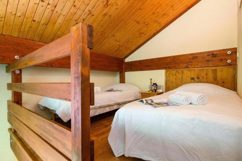 Chalet Chantey Mourry 67 Ski Chalet & Sleeps 8-9 - Happy Rentals