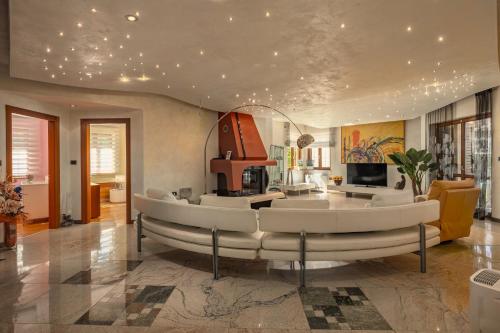 Luxury Pool Villa Rosa Magica - Happy Rentals