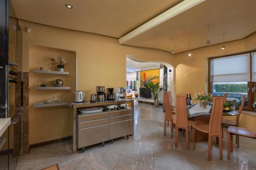 Luxury Pool Villa Rosa Magica - Happy Rentals