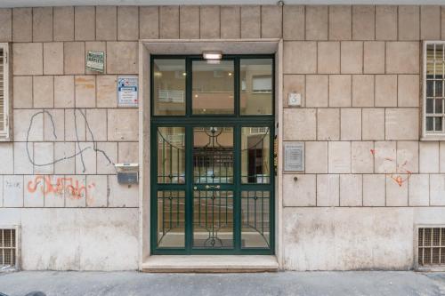 Vatican Light Studio - Metro Cipro
