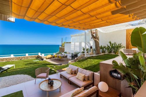 Casa Folimanka, 250sqm Garden Duplex with Jacuzzi, Sea View & Cinema