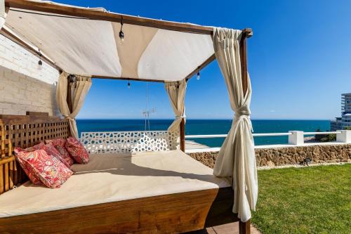 Casa Folimanka, 250sqm Garden Duplex with Jacuzzi, Sea View & Cinema