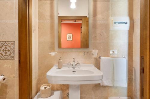 a bathroom with a white sink and a mirror at Agriturismo Santa Luce in Foiano della Chiana