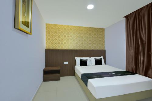 a hotel room with two beds in a room at Dancenter Hotel Shah Alam in Shah Alam