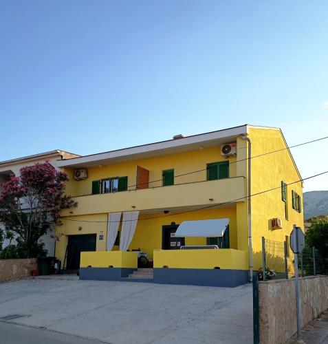 Apartments Kate - with Balcony & Free Private Parking Near the Centre