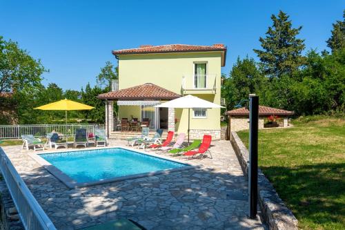 Villa Ester - Private Pool Escape for 8 - Happy Rentals