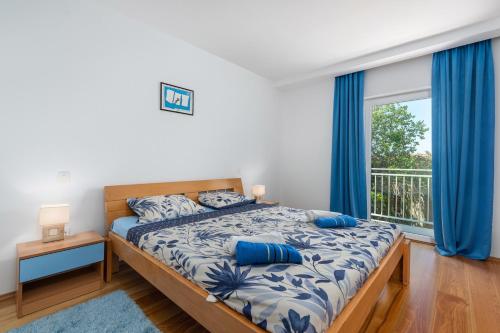 Villa Ester - Private Pool Escape for 8 - Happy Rentals