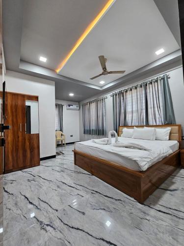a bedroom with a large bed in a room at Hotel Pooja Inn Pandharpur in Pandharpur