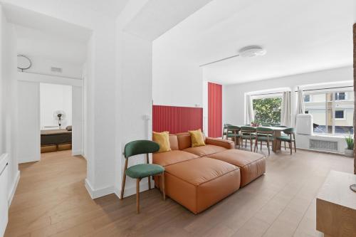 Grand 4BR Paris Flat Near the Louvre with Netflix