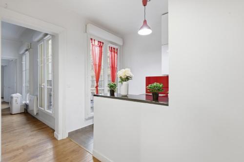 Paris Charm 2BR Apartment in the Grands Boulevards