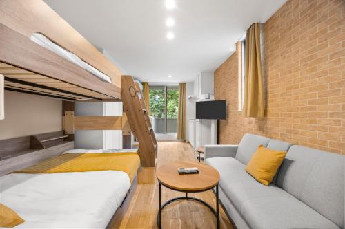 Nishi-Shinjuku Apartment