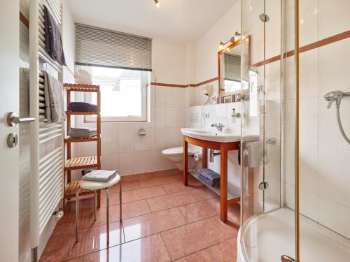 a bathroom with a shower and a sink and a toilet at Ferienweingut Port in Bernkastel-Kues