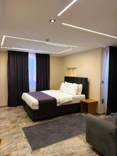 a hotel room with a bed and a couch at Parfe Apart in Trabzon