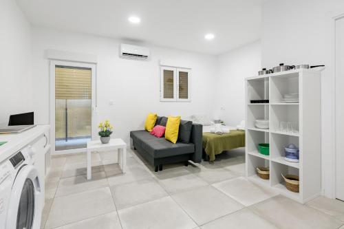Apartment C Private Complex Metro 4pax