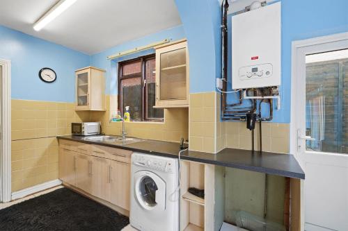 4 Bedroom Central Birmingham photo 22