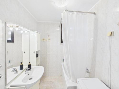Urbana Rijeka 2BR Apartment Near City Center, Fast Wi-Fi
