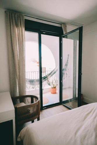 Charming Surfhouse - Private Parking & Garden