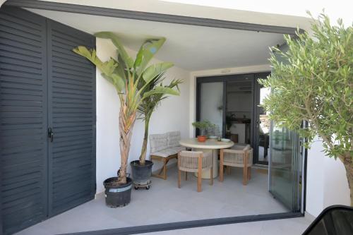 Charming Surfhouse - Private Parking & Garden
