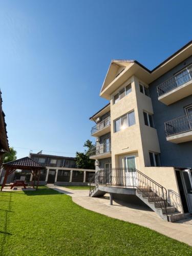 a apartment building with a lawn in front of it at Vila Diana in Venus