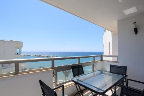 SEA VIEW & BEACH ACCESS - Center