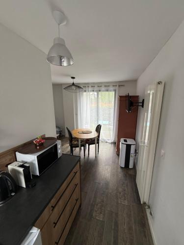 a kitchen with a table and a dining room at L'Orée du Golf, studio 2 in Mont-Saint-Aignan