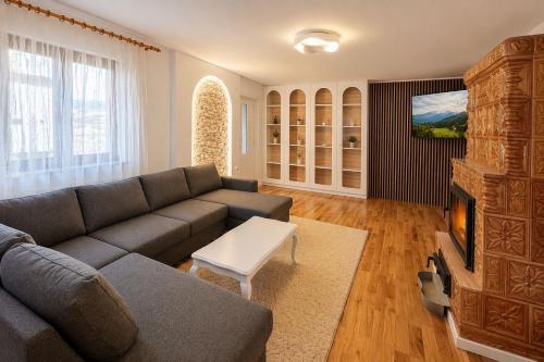 a living room with a couch and a tv at Cheita 305 in Cheia