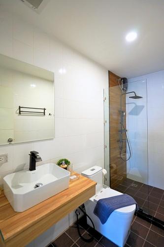 Bany a Tiny Dreams Room Rentals