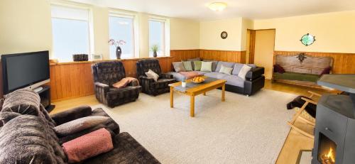 a living room with a couch and a tv at Puhkepesa 6 in Otepää