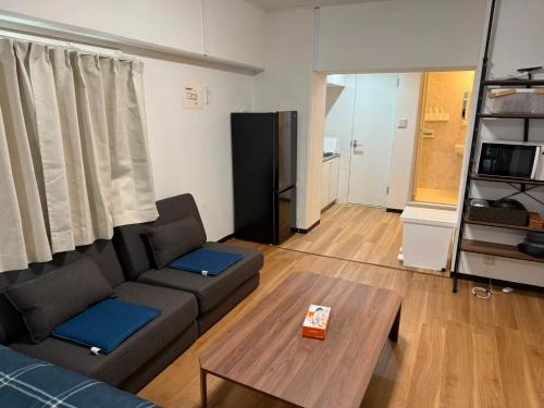 新大阪徒步2分鐘 Shinosaka Station 2mins, Direct to Kansai Airport 關西空港直達, Universal Studio 16 mins, Umeda 6 mins, Kyoto 25 mins, Early Check in Open