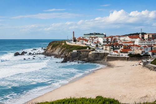 a view of a beach with houses and the ocean at Kampaoh São Pedro de Moel in Marinha Grande