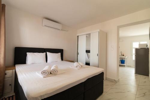 a bedroom with a large bed with towels on it at Starfish Apartments in Sutivan