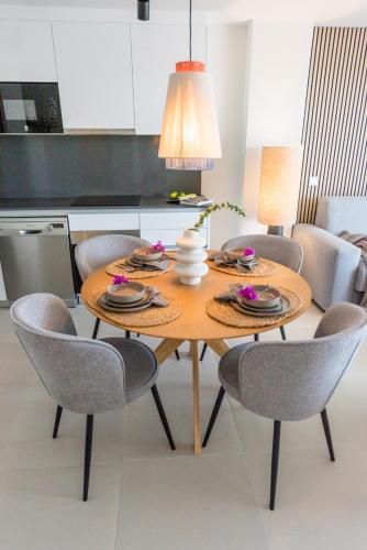 Modern Apartment with Terrace & Pool in Estepona