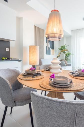 Modern Apartment with Terrace & Pool in Estepona