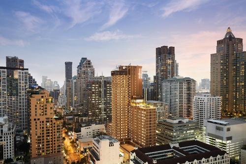 Sindhorn Midtown Hotel Bangkok, Vignette Collection by IHG — Property building