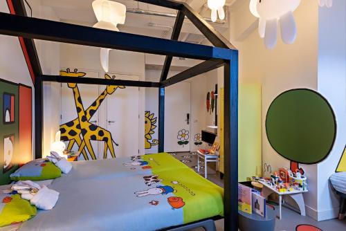 a bedroom with a bed with a giraffe painted on the wall at Stayokay Hostel Utrecht Centrum in Utrecht