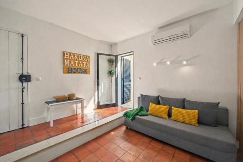 a living room with a couch and a table at Hakuna Matata House in Alvor