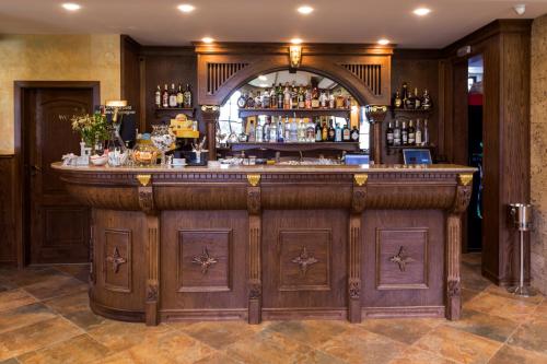 a large wooden bar in a room at Complex Rayuvski Han in Rayuvtsi