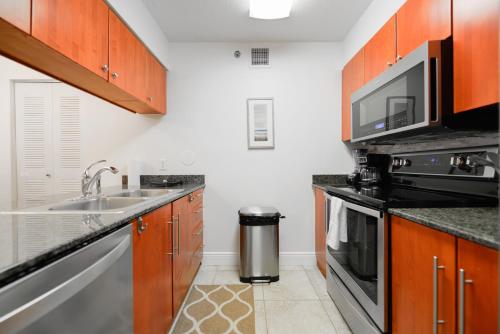 Amazing 3BR Condo at Brickell with City Views photo 11