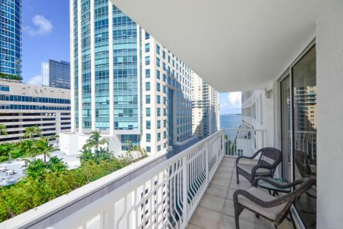 Amazing 3BR Condo at Brickell with City Views photo 12