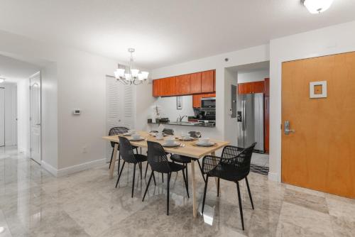 Amazing 3BR Condo at Brickell with City Views photo 10