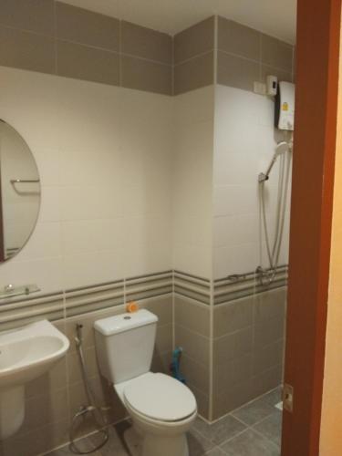 a bathroom with a toilet and a sink at Sunset Groove Cafe in Nong Prue