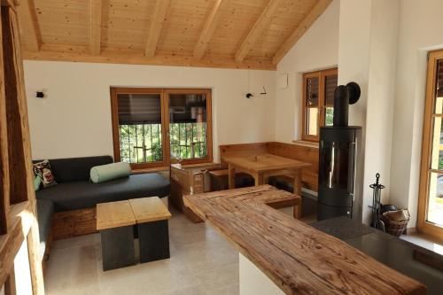a living room with a couch and a table at Chalet22 beim Flößerhaus in Beuerberg in Eurasburg